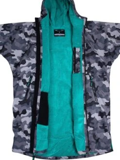 Two Bare Feet Kids Weatherproof Changing Robe With Changing Mat (Camo/Teal) -Surf Tide Motion camo teal 3