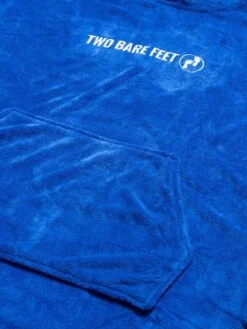 Two Bare Feet Adults Towelling Changing Robe (Blue) -Surf Tide Motion changing towels blue 3