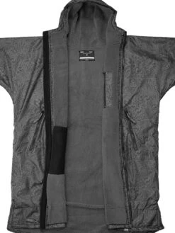 Two Bare Feet Kids Classic Print Long Sleeve Weatherproof Changing Robe (Black/Charcoal) -Surf Tide Motion classic print black charcoal 3 1