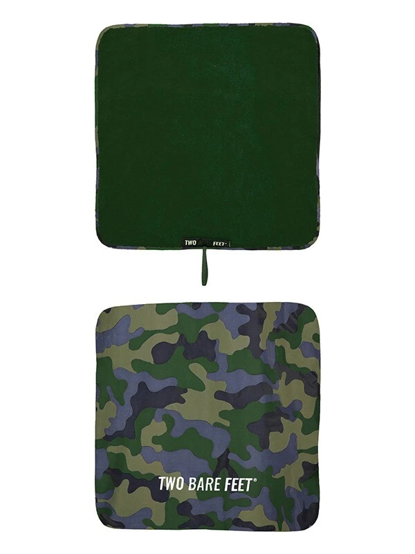 Two Bare Feet Kids Weatherproof Changing Robe With Changing Mat (Green Camo/ Green) 4 Two Bare Feet Kids Weatherproof Changing Robe With Changing Mat (Green Camo/ Green) - Image 4